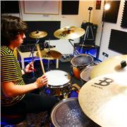 CLASES DE BATERIA ACUSTICA EN GUADALAJARA CON DISPONIBILIDAD DE SER ONLINE Y DE NIVEL PRINCIPIANTE Y MEDIO PRIMERA CLASE GRARTIS